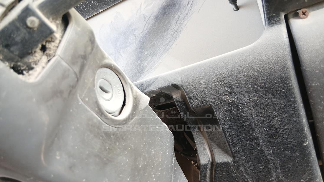 2000 Isuzu NPR — Keys — Photo 4