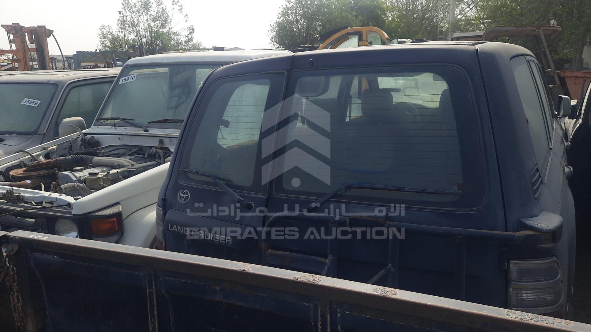 2004 TOYOTA LAND CRUISER VIN: JTECB09J943013719
