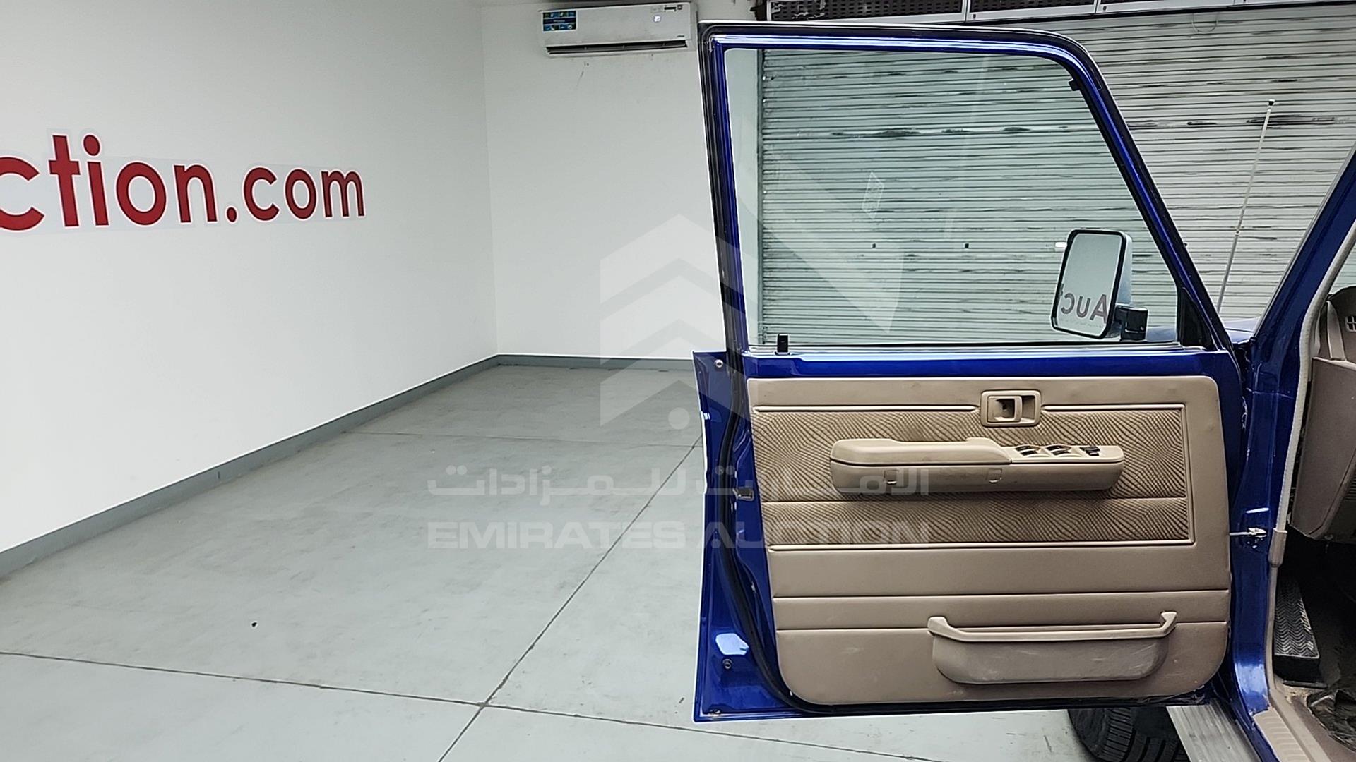 2013 TOYOTA LAND CRUISER VIN: JTFBU71J1D4703089