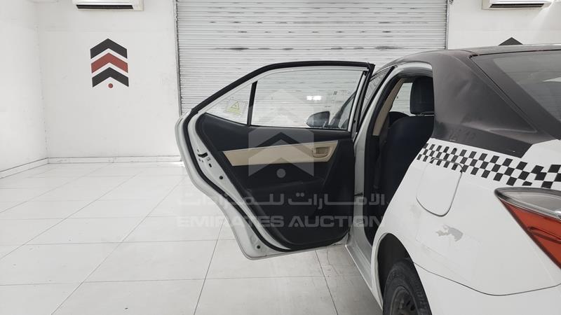 RKLBB9HE8J5212787 Auction: EmiratesAuction Lot: 404125 RKLBB9HE8J5212787 Toyota Corolla 2018 WHITE Photo 18
