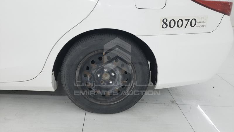 6T1BF9FK0HX697032 Auction: EmiratesAuction Lot: 404487 6T1BF9FK0HX697032 Toyota Camry 2017 WHITE Photo 28