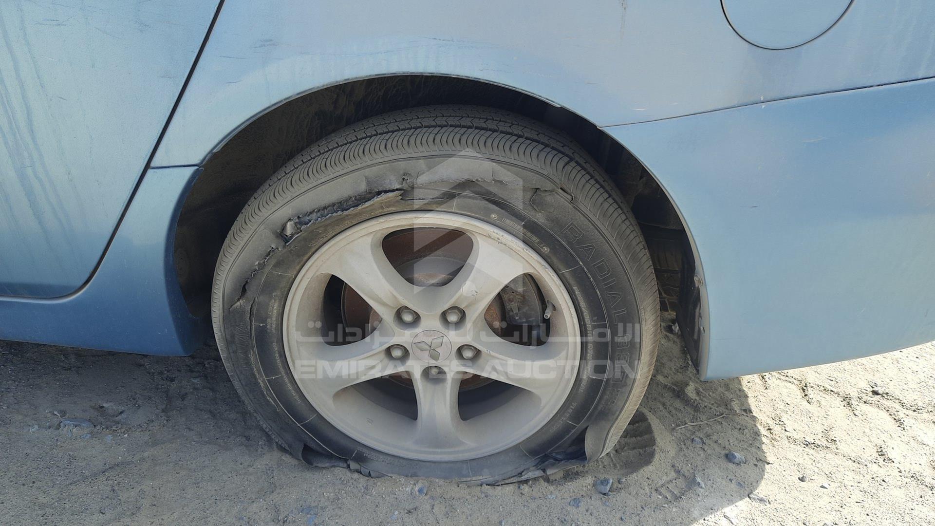 2005 MITSUBISHI GRANDIS VIN: JMYLRNA4W5Z703587