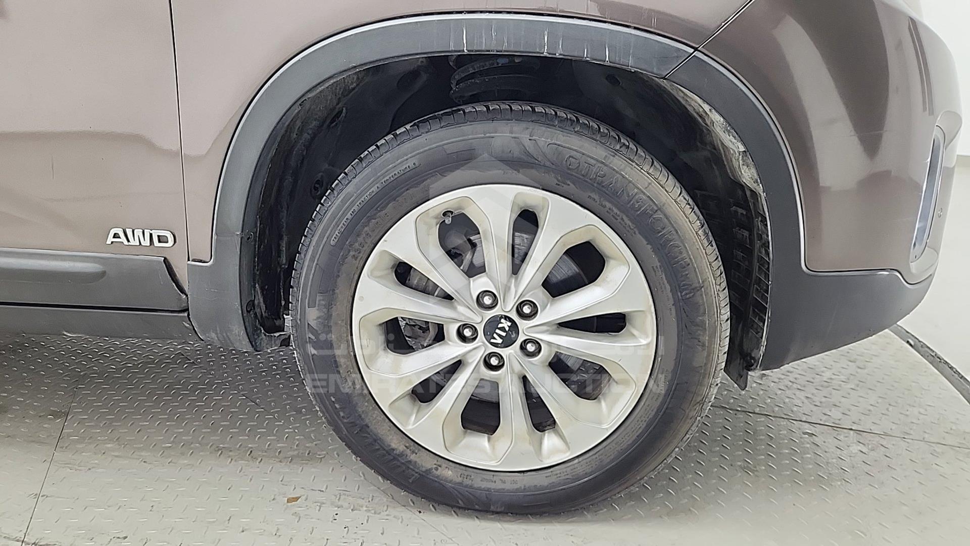 2015 KIA SORENTO VIN: KNAKU8119F5512075