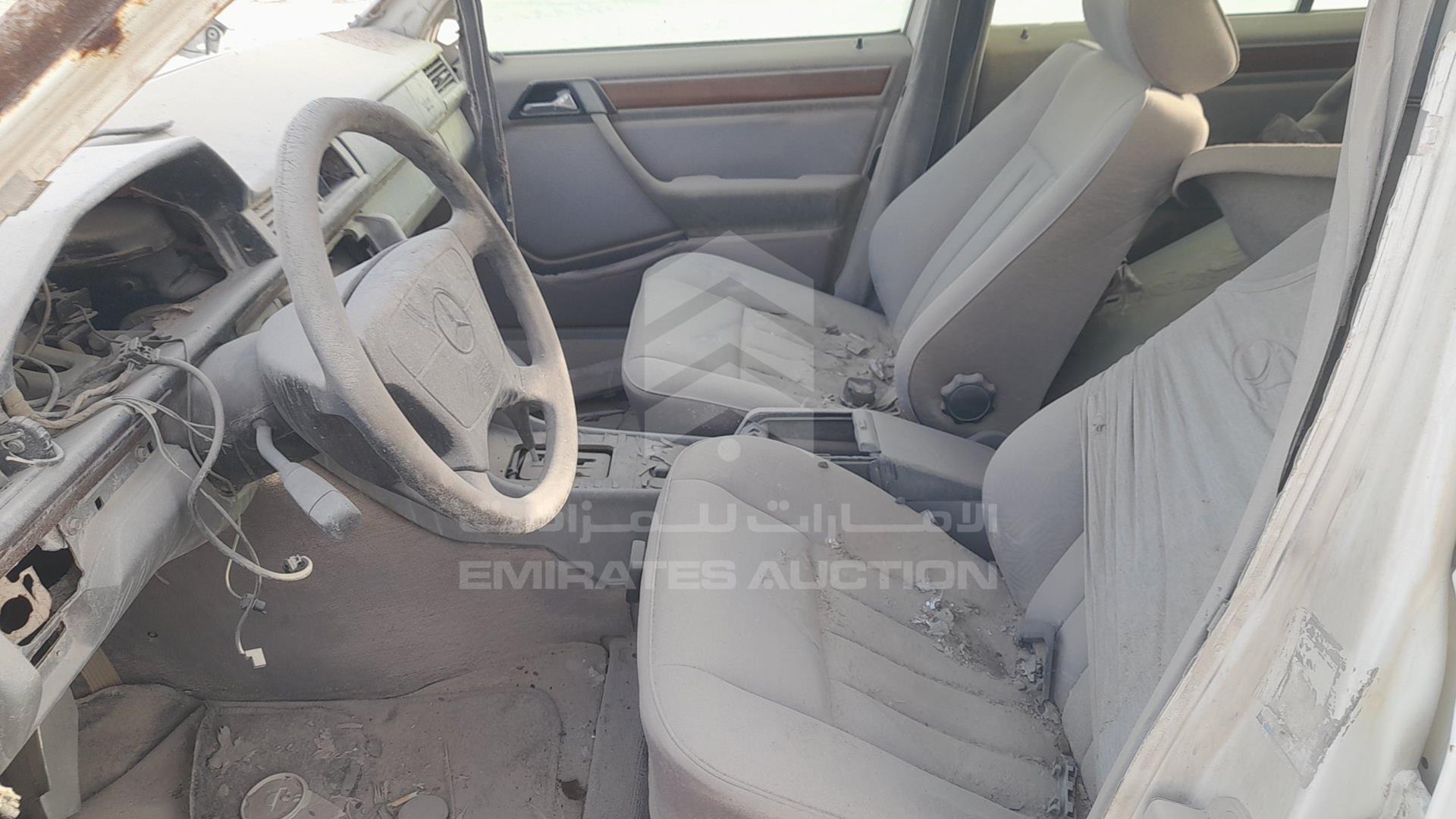 1995 MERCEDES E220 VIN: WDB1240221C237007