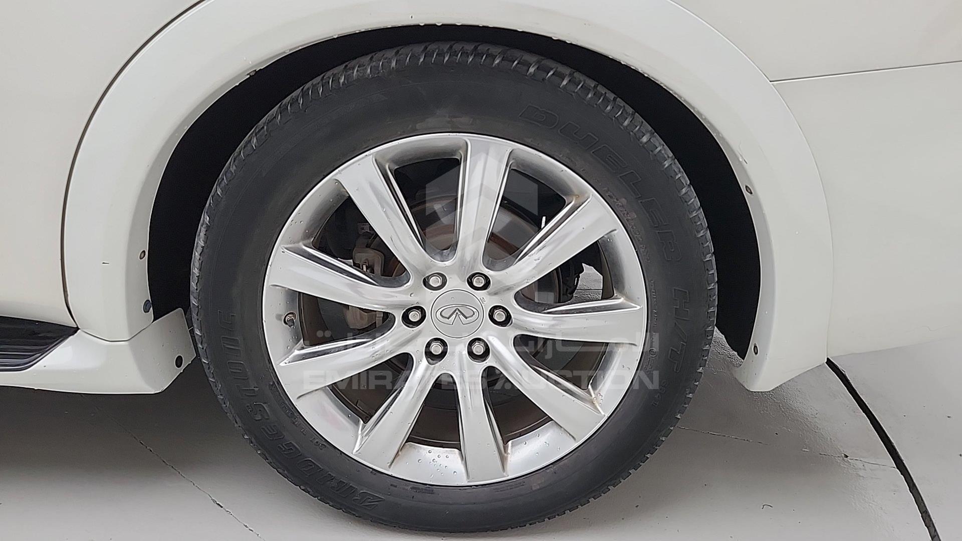 2011 INFINITI QX56 VIN: JNRAZ25Y4B9000148