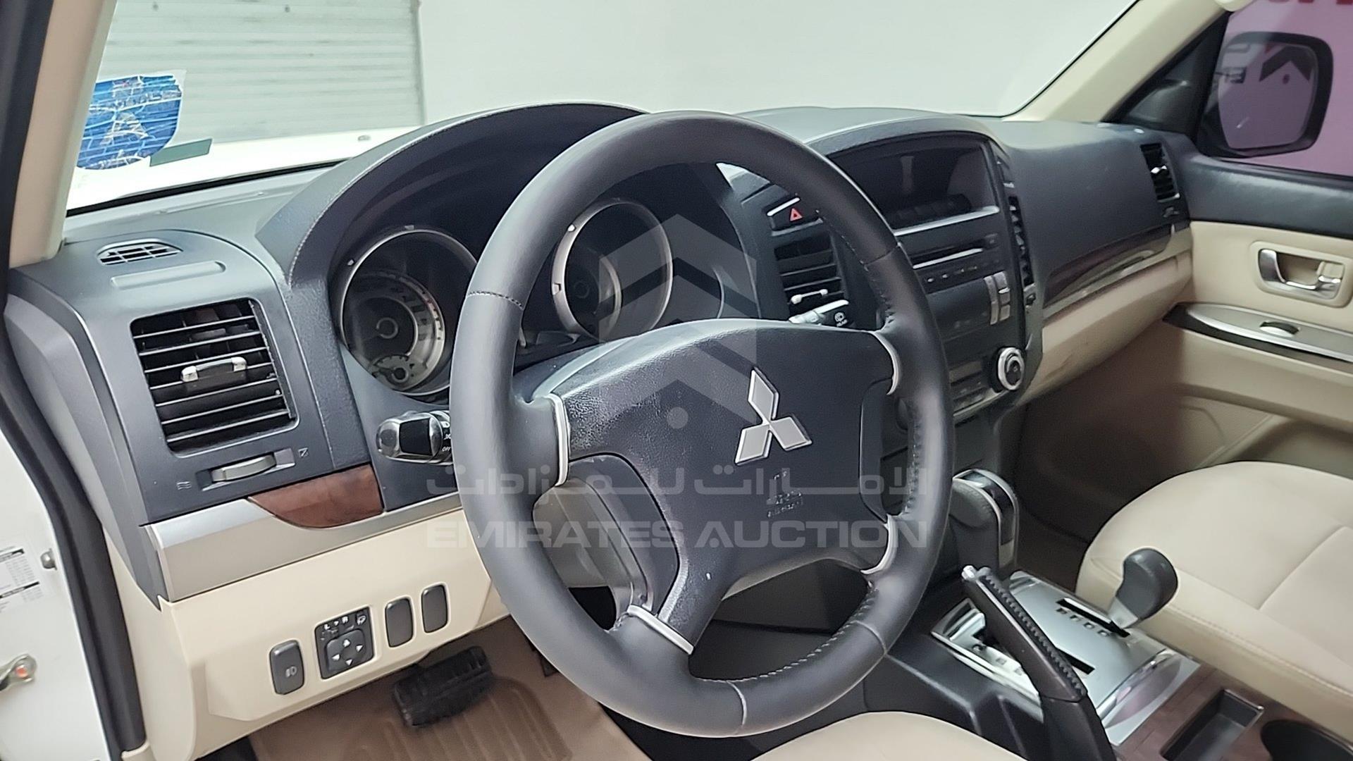 2013 MITSUBISHI PAJERO VIN: JMYLRV95WDJ704386