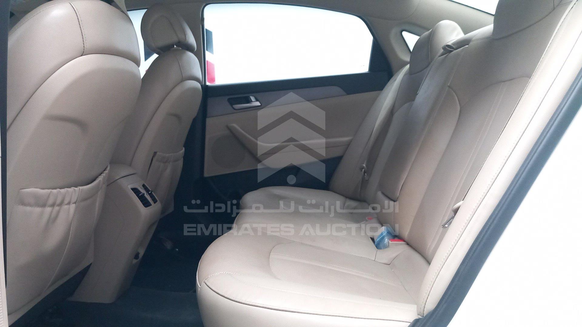 2016 HYUNDAI SONATA VIN: KMHE241G6GA168213