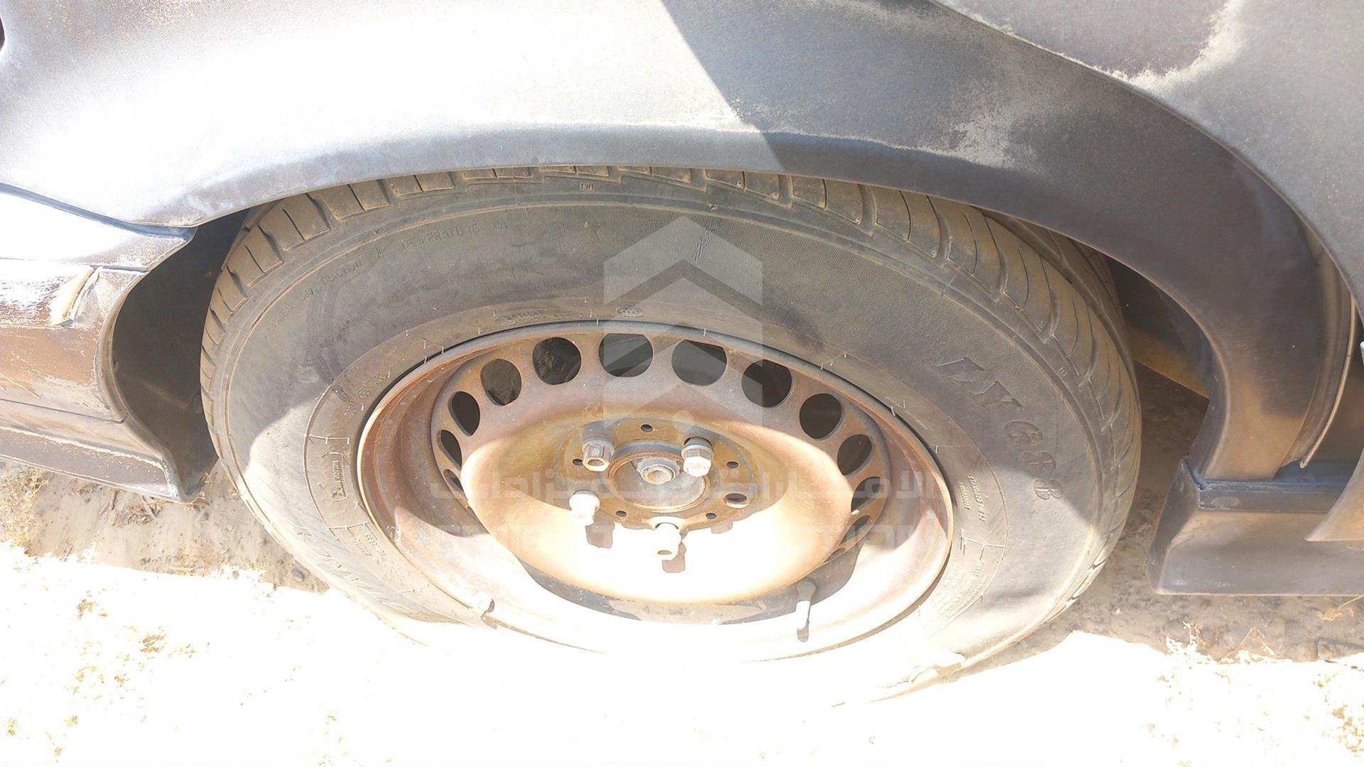 0 BMW --- VIN: WBACD4323TAV37155