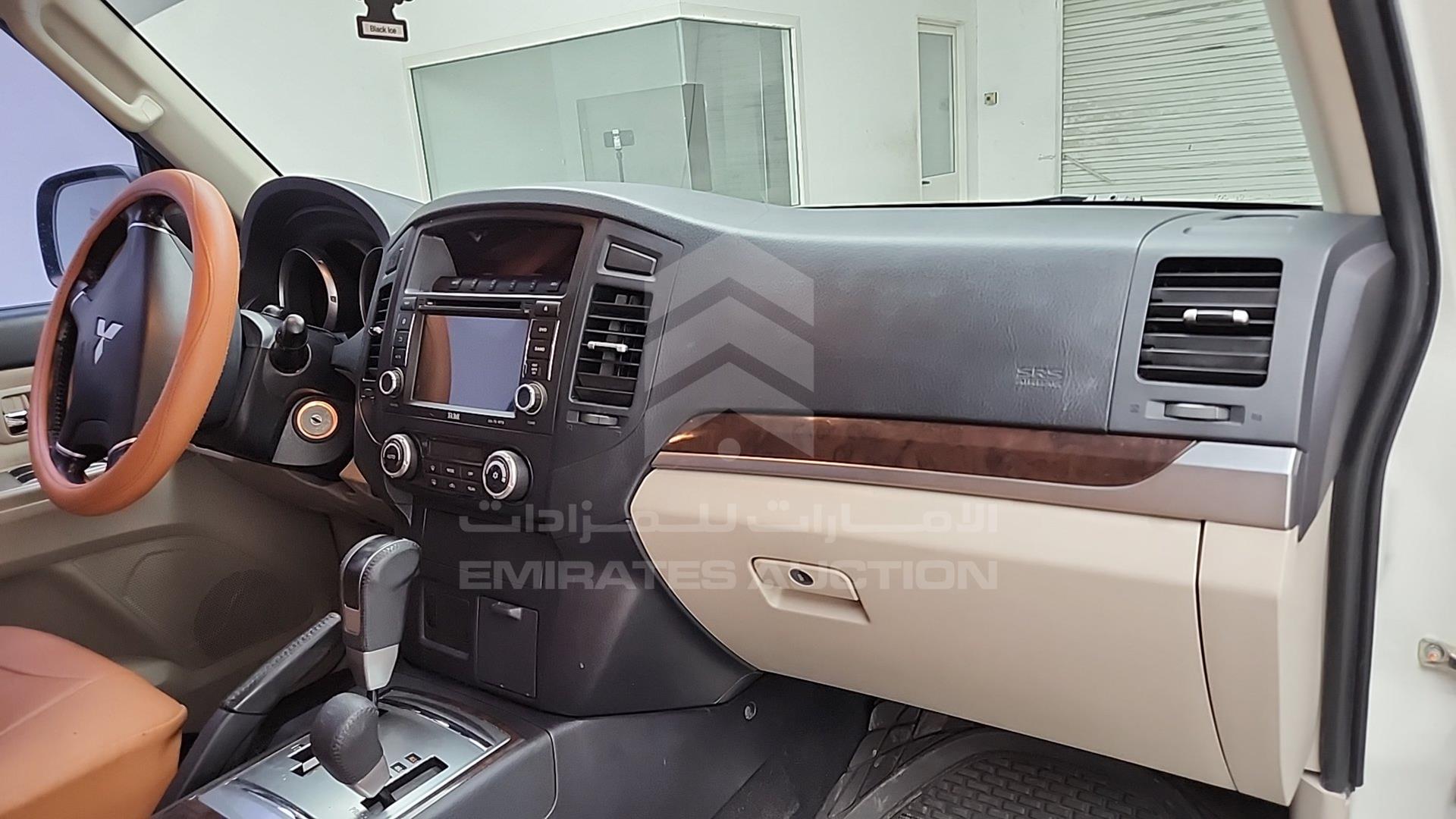 2011 MITSUBISHI PAJERO VIN: JMYLRV95WBJ705799