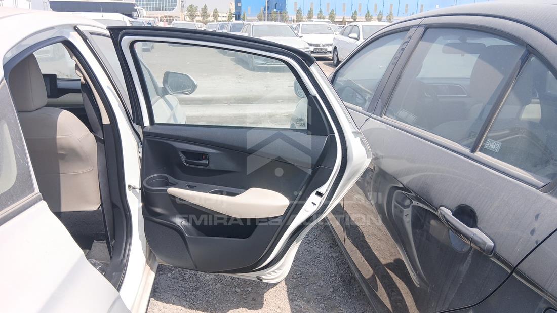 تويوتا ياريس 2023 — الباب الخلفي الأيمن — صورة 23
