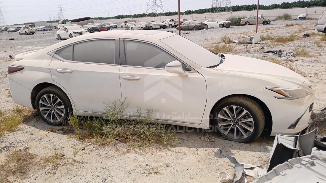2023 Lexus ES 300 H Premier — Front Right Angle — Photo 9