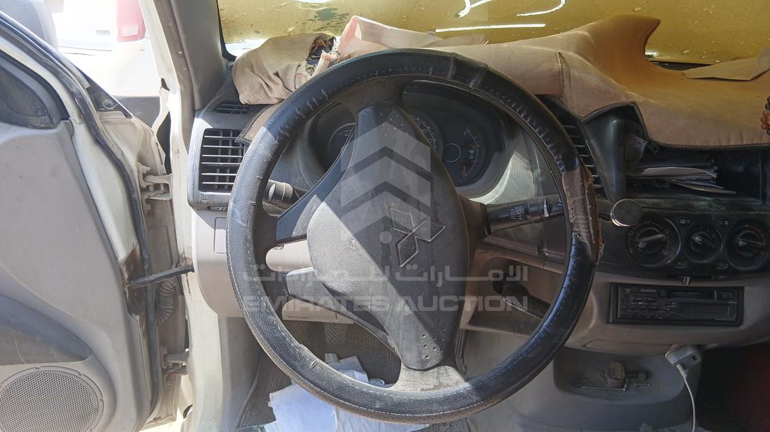ميتسوبيشي L 200 2008 — التحكمات في عجلة القيادة — صورة 13