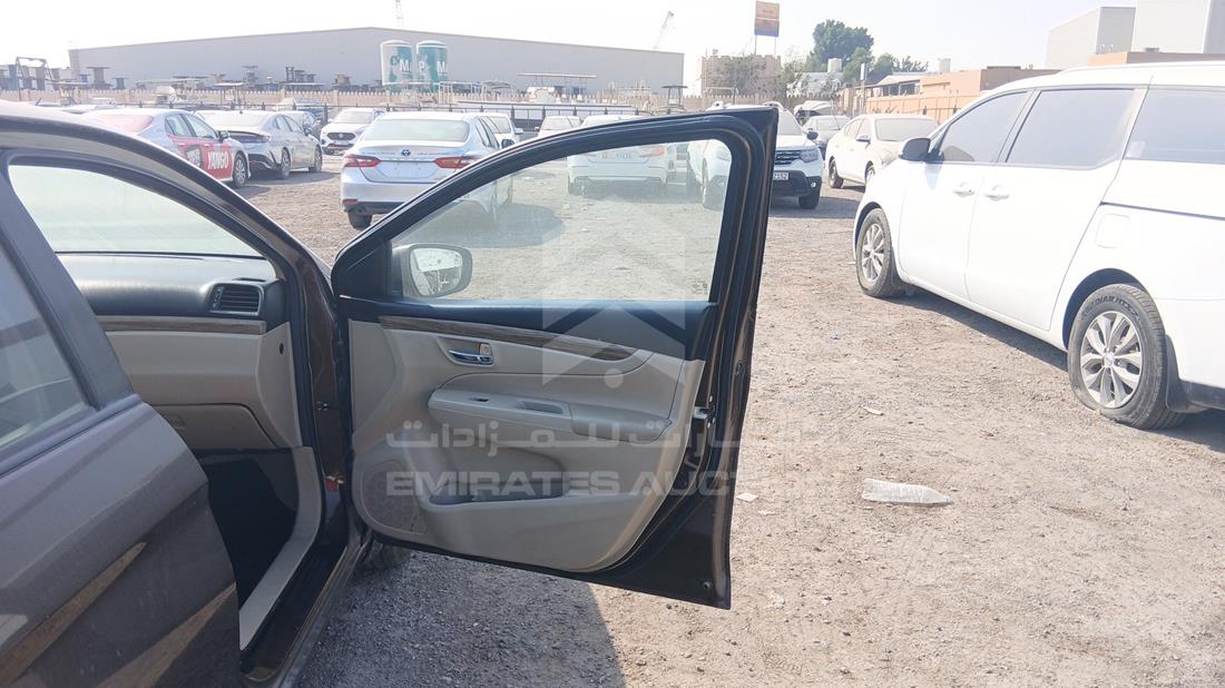 سوزوكي سياز 2023 — الباب الأمامي الأيمن — صورة 25