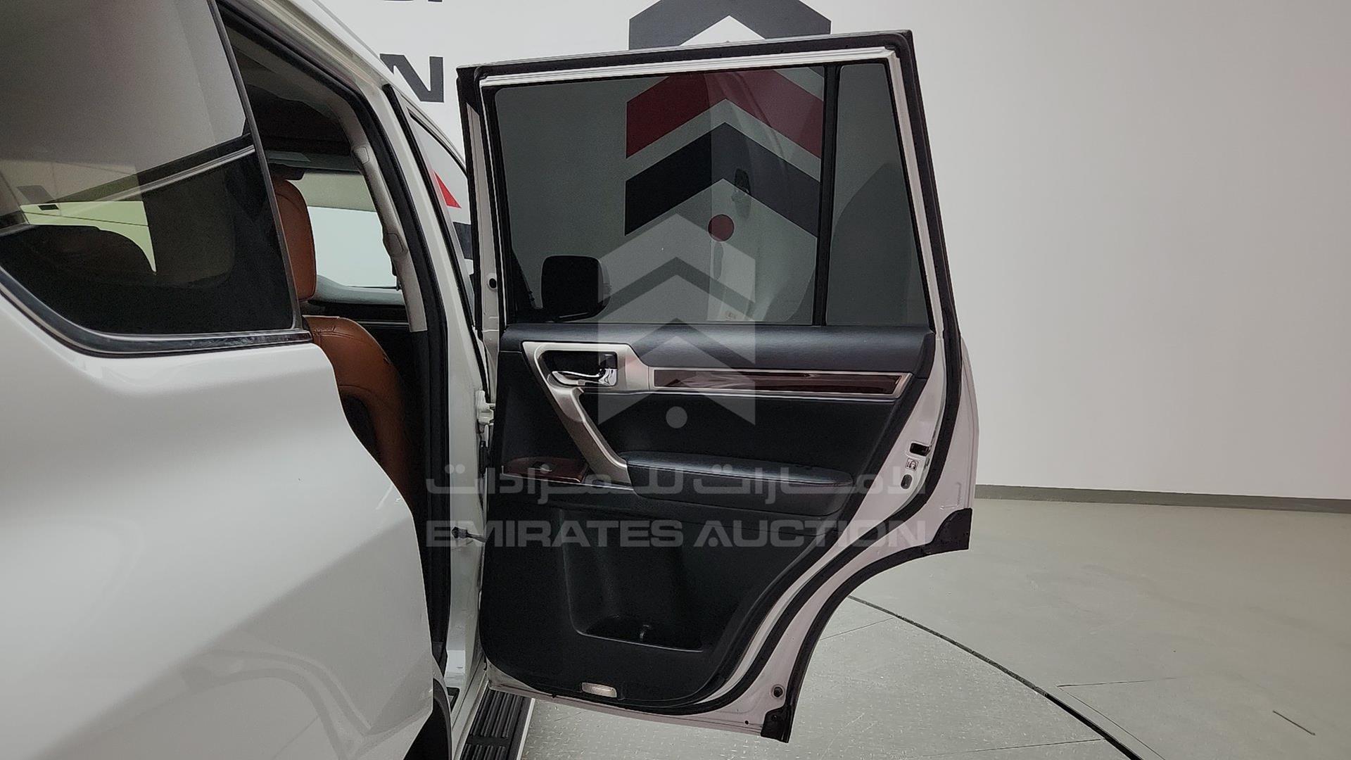 2016 LEXUS GX 460 VIN: JTJJM7FX6G5123043