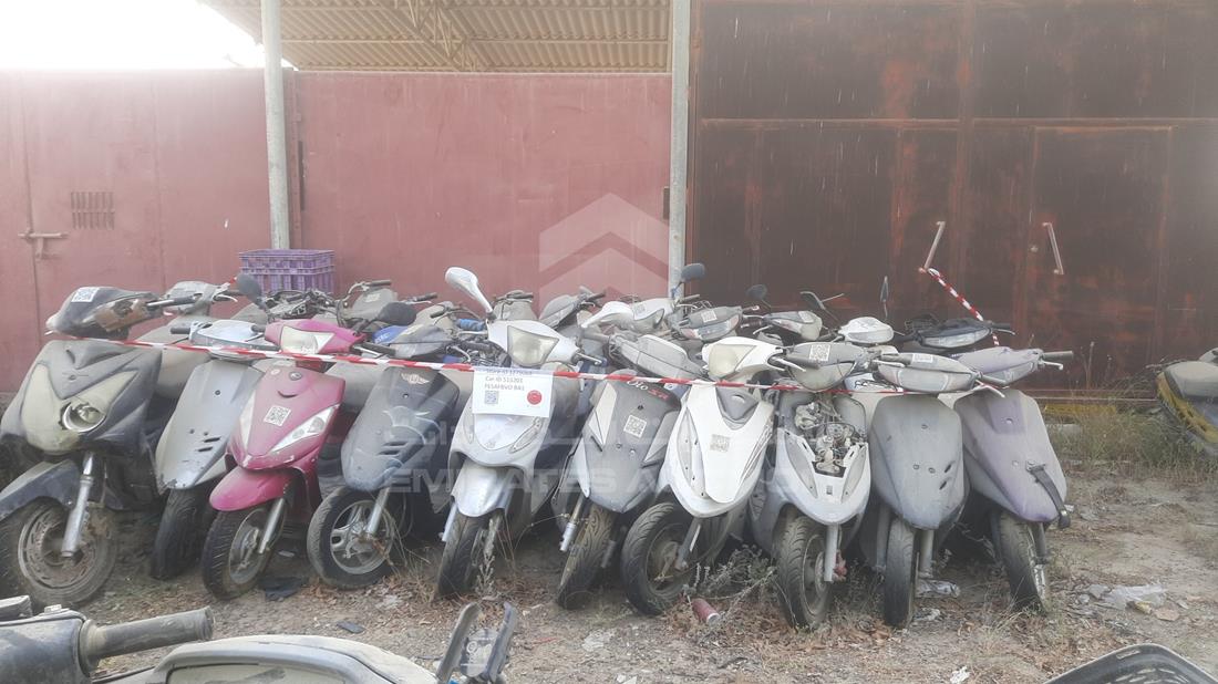 21 Scooters - Scrap without document — Full Front View — Photo 1