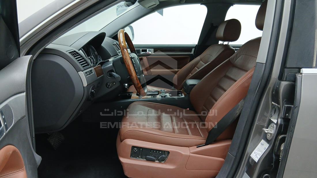 2008 Volkswagen Touareg — Front Left Driver Seat View — Photo 5
