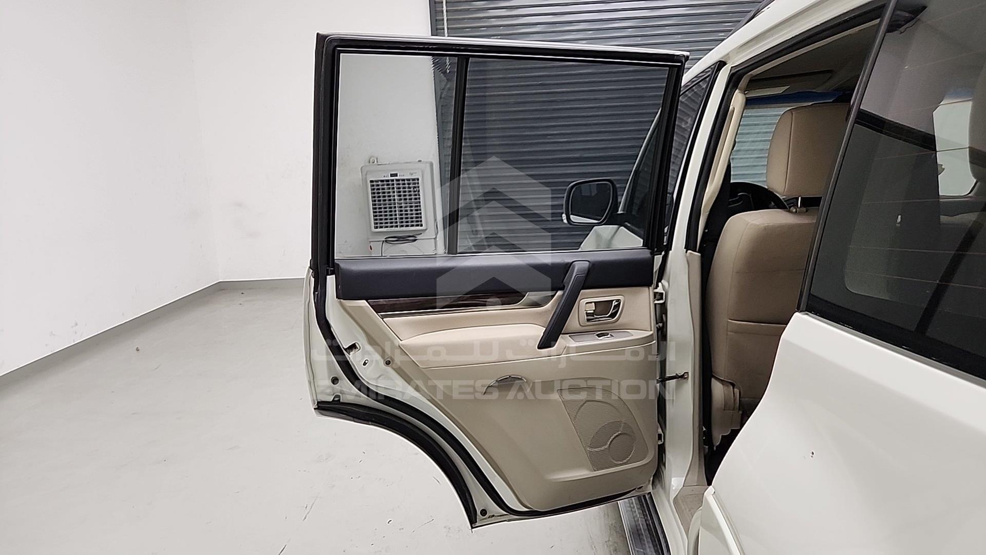 2010 MITSUBISHI PAJERO VIN: JMYLRV95WAJ702893