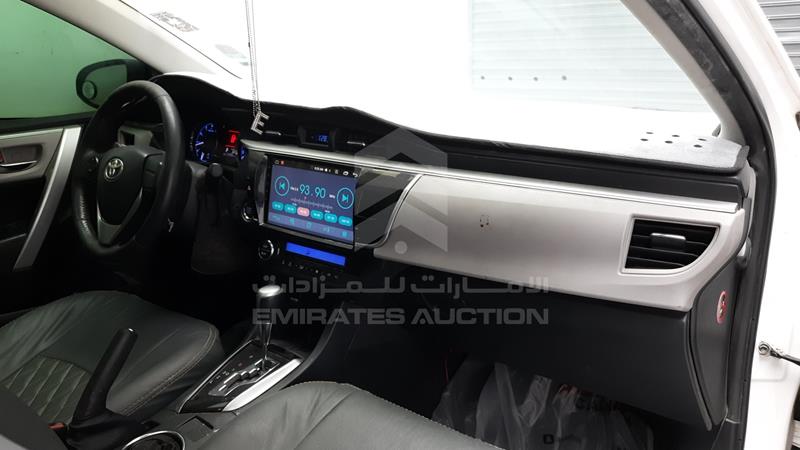 RKLBL9HE7F5241122 Auction: EmiratesAuction Lot: 407963 RKLBL9HE7F5241122 Toyota Corolla 2015 WHITE Photo 32