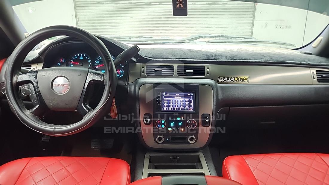 2011 GMC Sierra — Entertainment Systems & Camera Monitor & Navigation — Photo 16