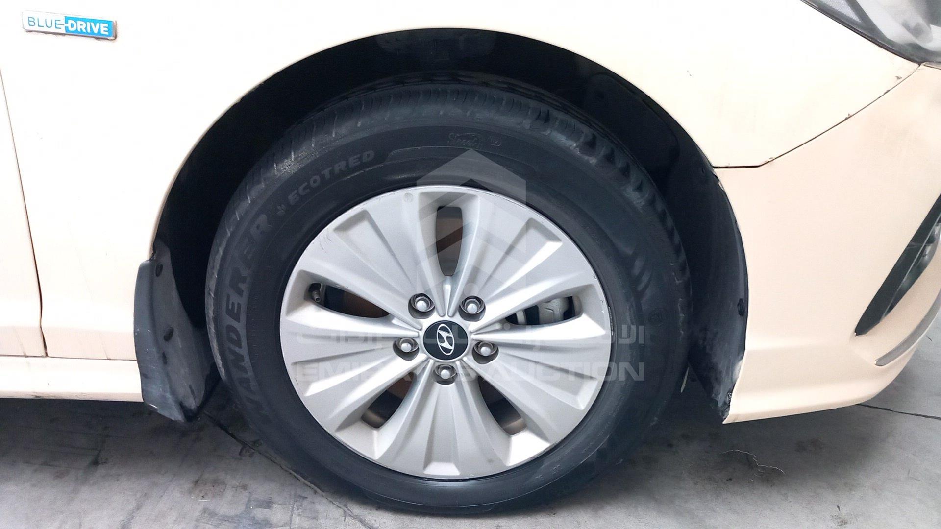 2019 HYUNDAI SONATA HYBRID VIN: KMHE24132KA093094
