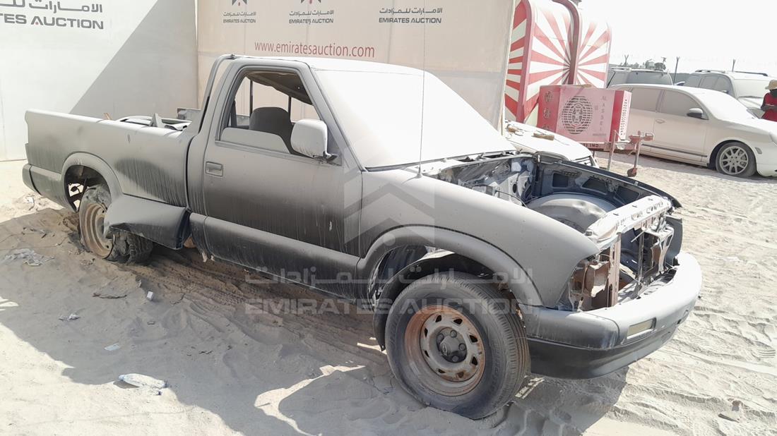 1995 Chevrolet S10 — Front Right Angle — Photo 9