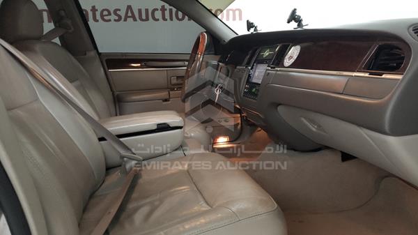 Lincoln Town Car 2005 1LNHM82W05Y613957 Image 23