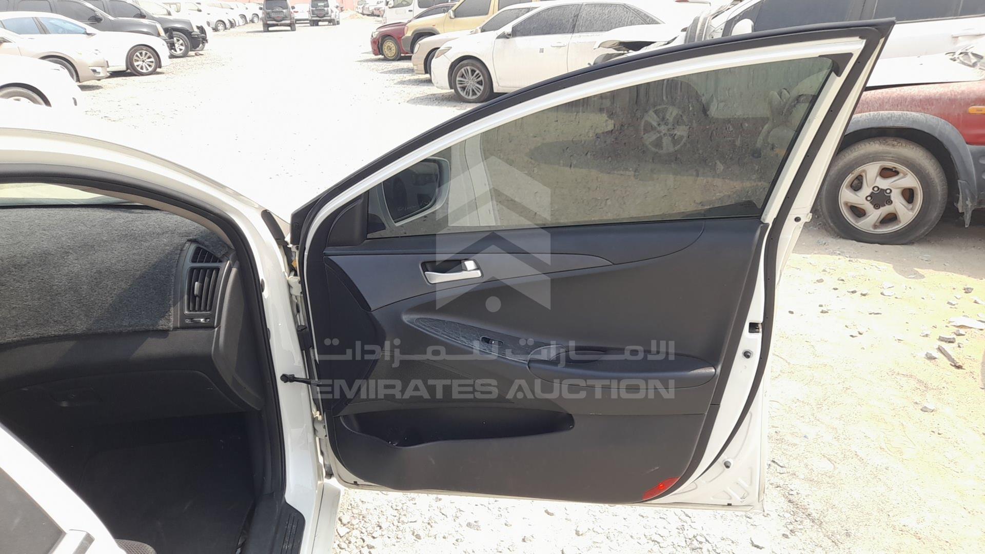 2014 HYUNDAI SONATA VIN: KMHEB41C7EA624987