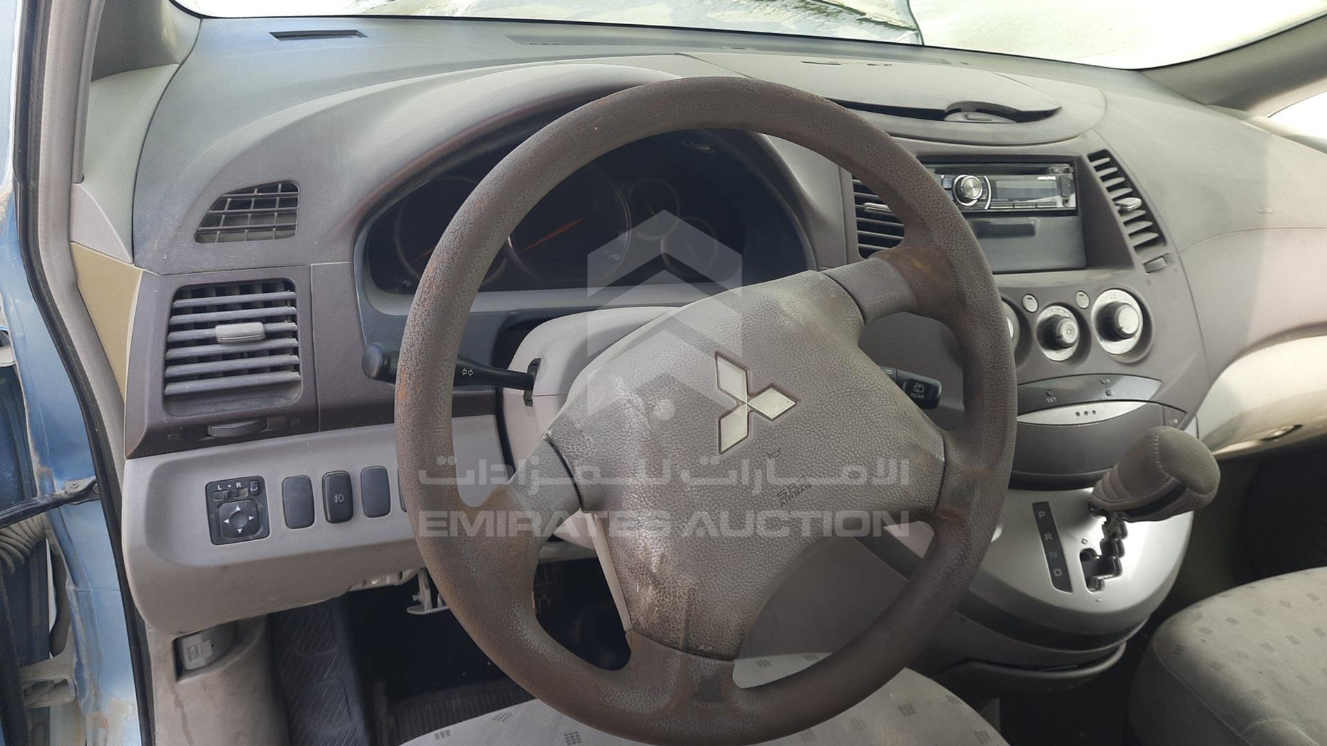 2005 MITSUBISHI GRANDIS VIN: JMYLRNA4W5Z703587