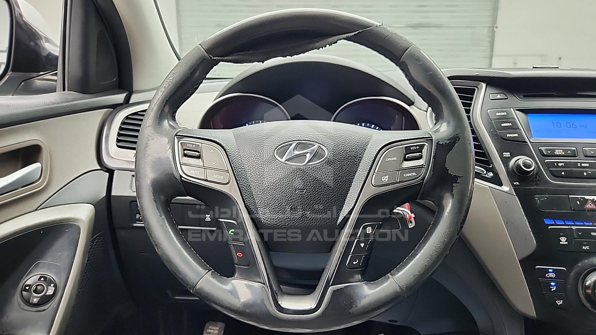 2016 HYUNDAI SANTA FE VIN: KMHSM81E2GU116160