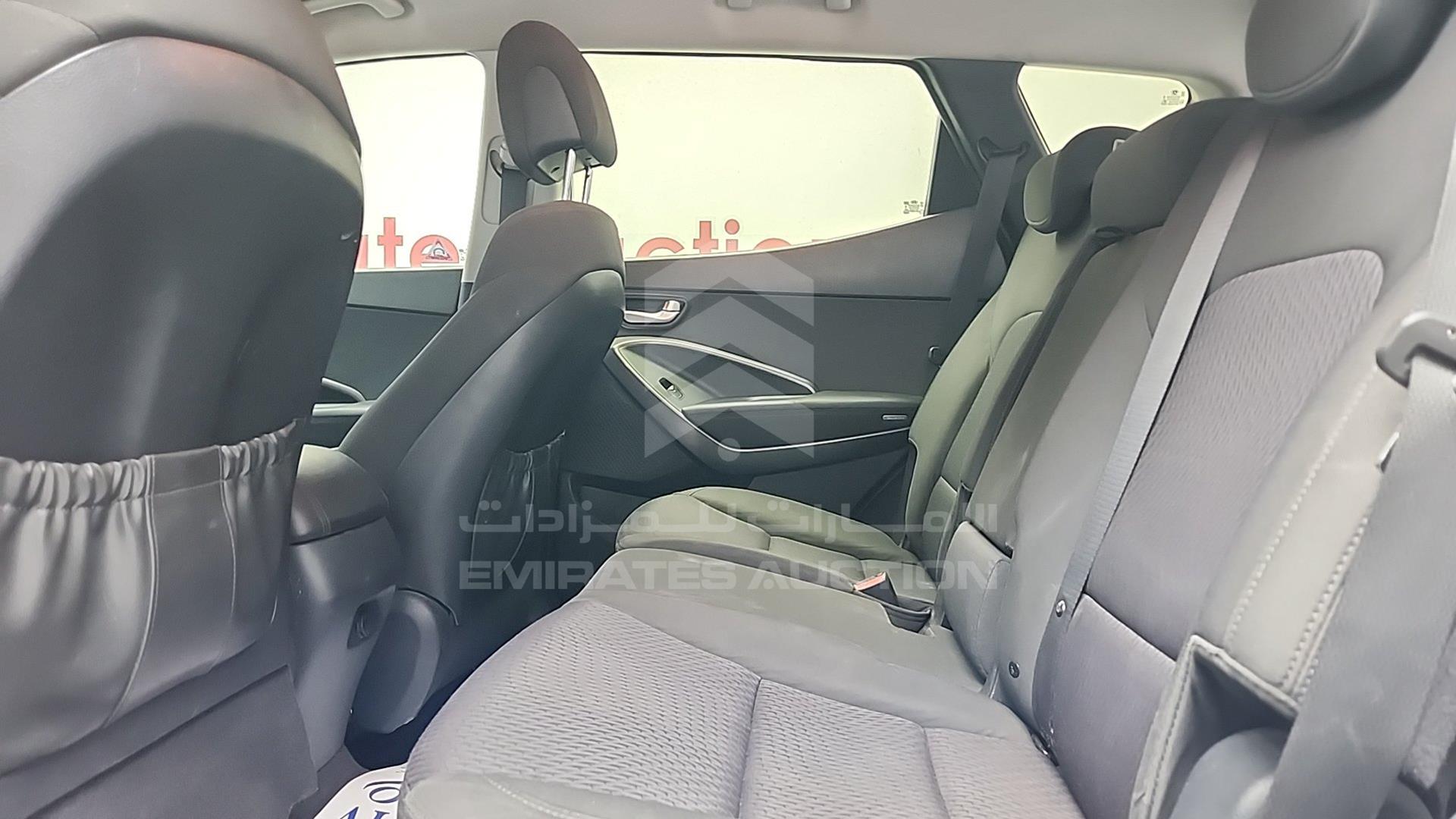 2017 HYUNDAI SANTA FE VIN: KMHST81CXHU647299
