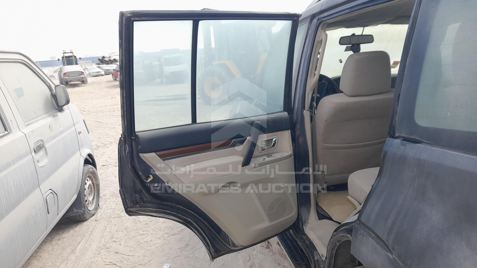 2007 MITSUBISHI PAJERO VIN: JMYLRV93W7J716768