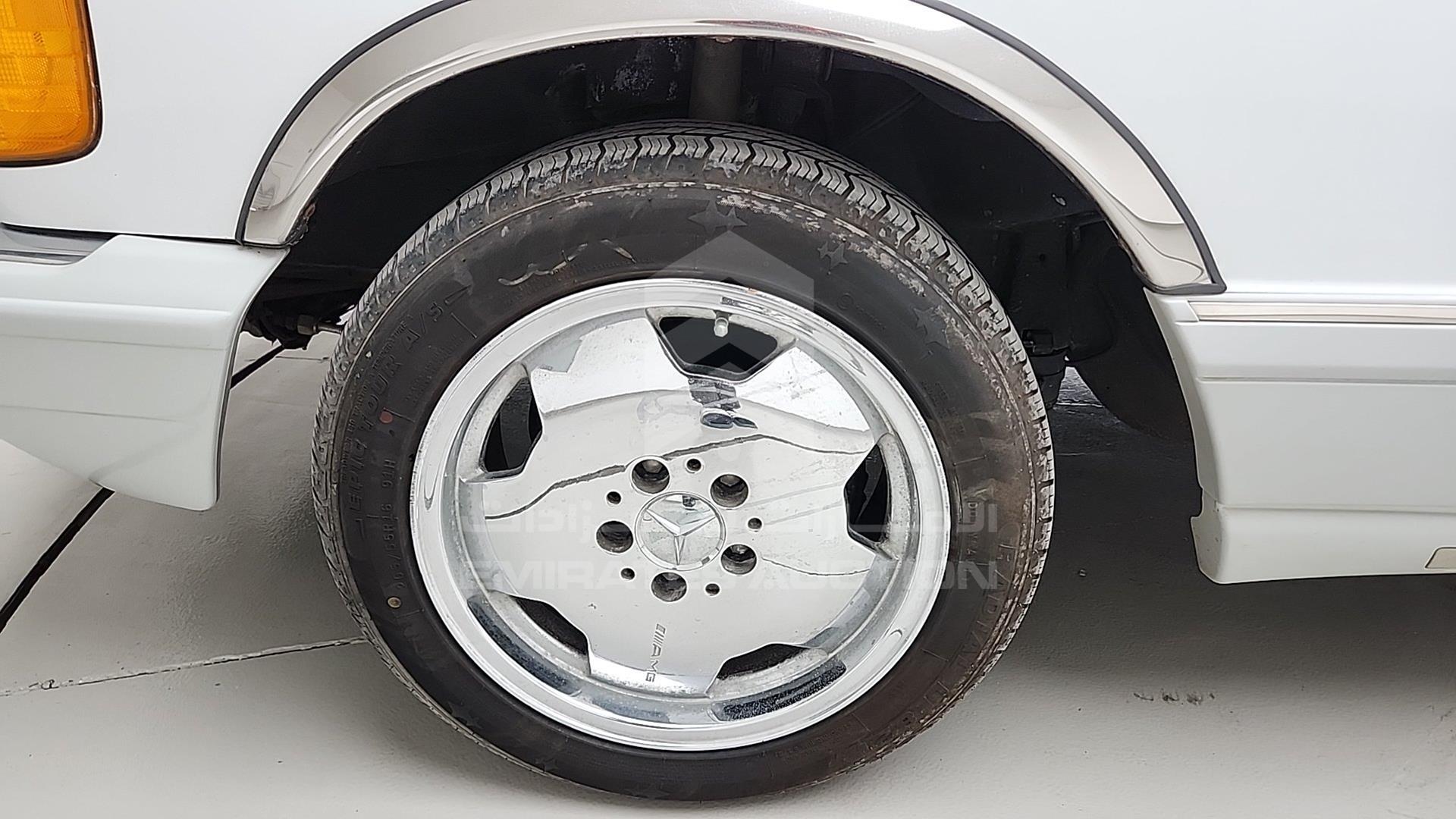 1990 MERCEDES SEL 560 VIN: WDBCA39E7LA537035