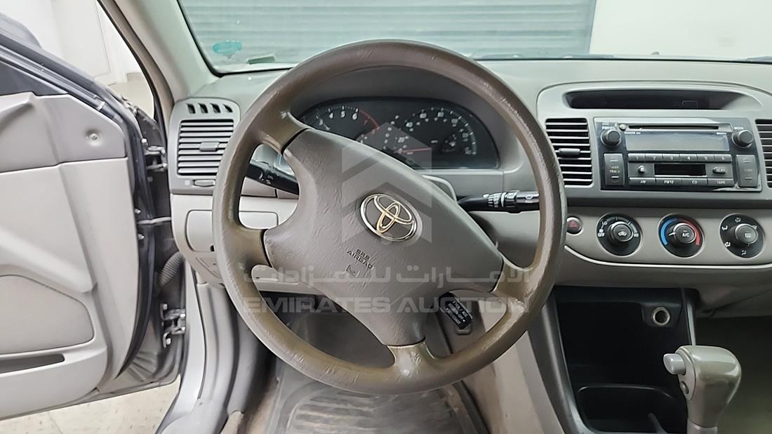 2004 Toyota Camry — Steering & Mounted Controls — Photo 14