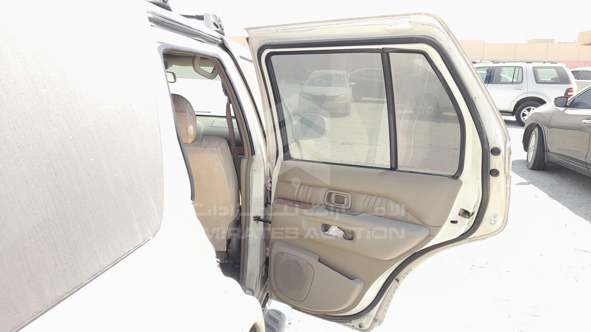 2001 INFINITI QX4 VIN: JNRDR09X91W203913
