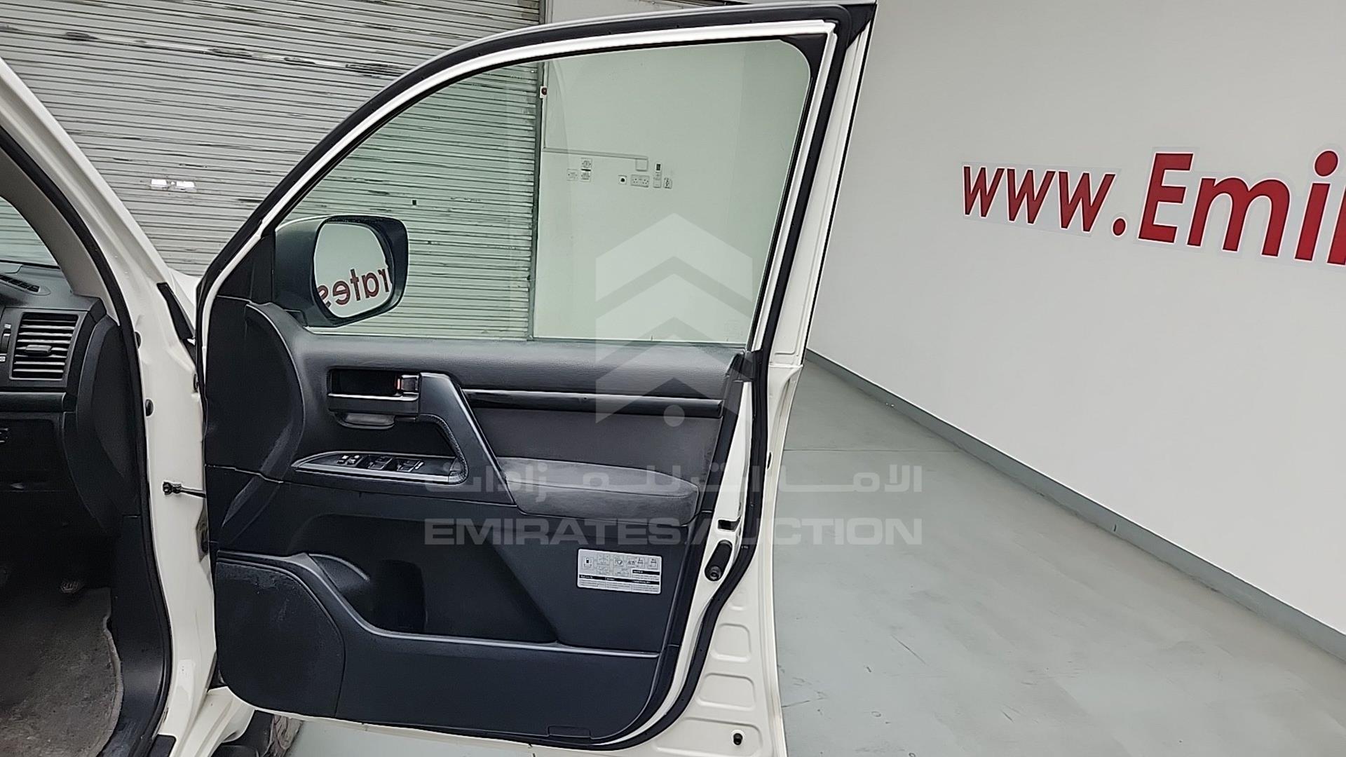 2014 TOYOTA LC 200 VIN: JTMHV09J404134910