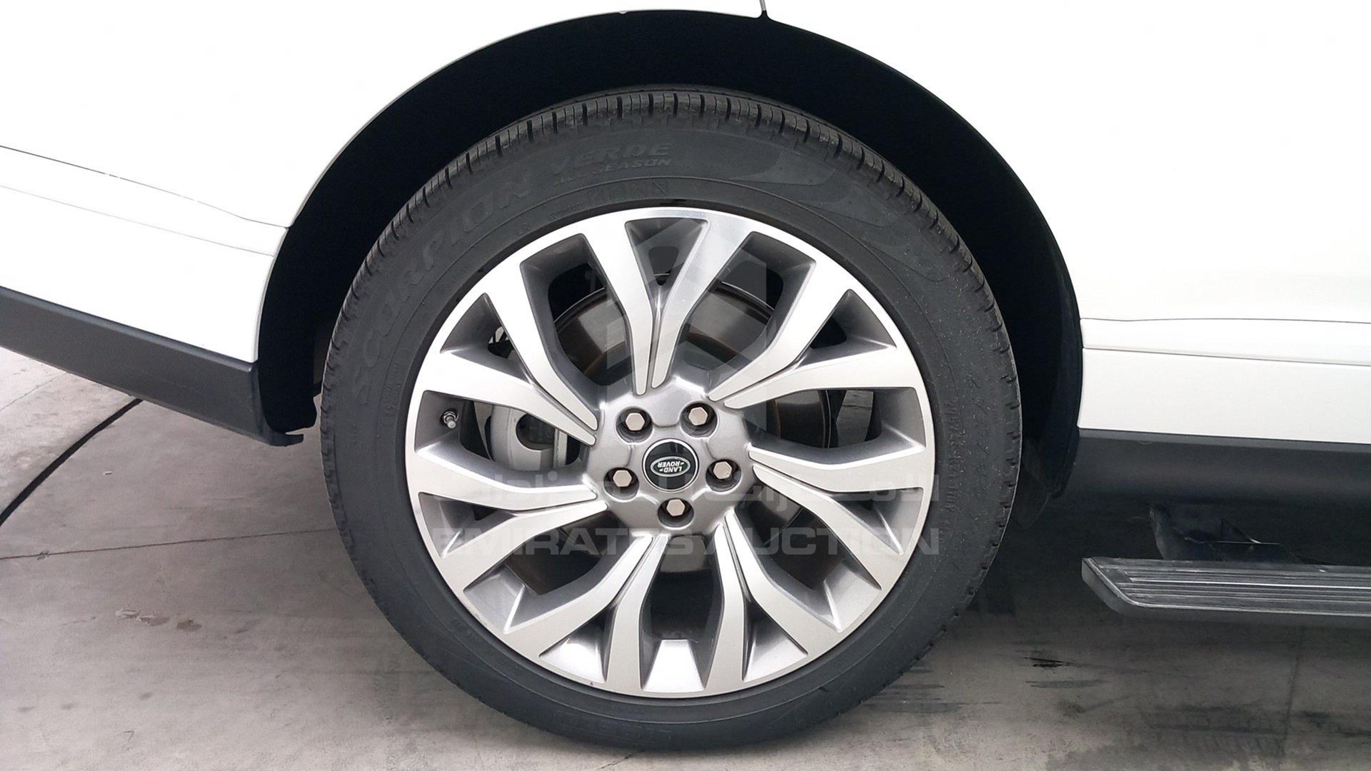 2018 RANGE ROVER HSE VIN: SALGA2BV0JA389243