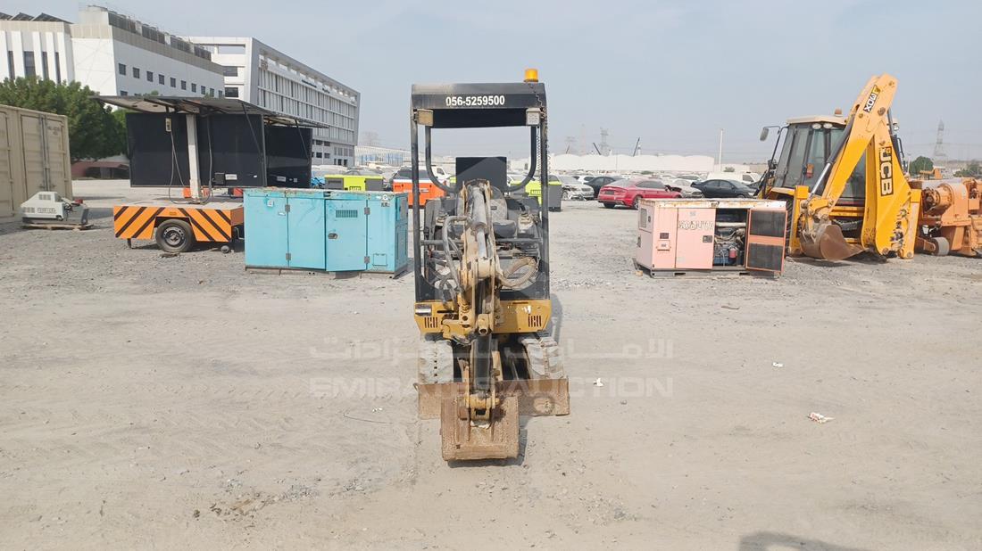 كاتربيلر — الزاوية الأمامية بالكامل — صورة 1