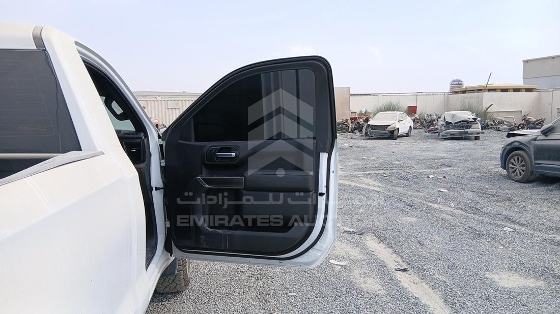 جي ام سي سيررا 2022 — الباب الأمامي الأيمن — صورة 25