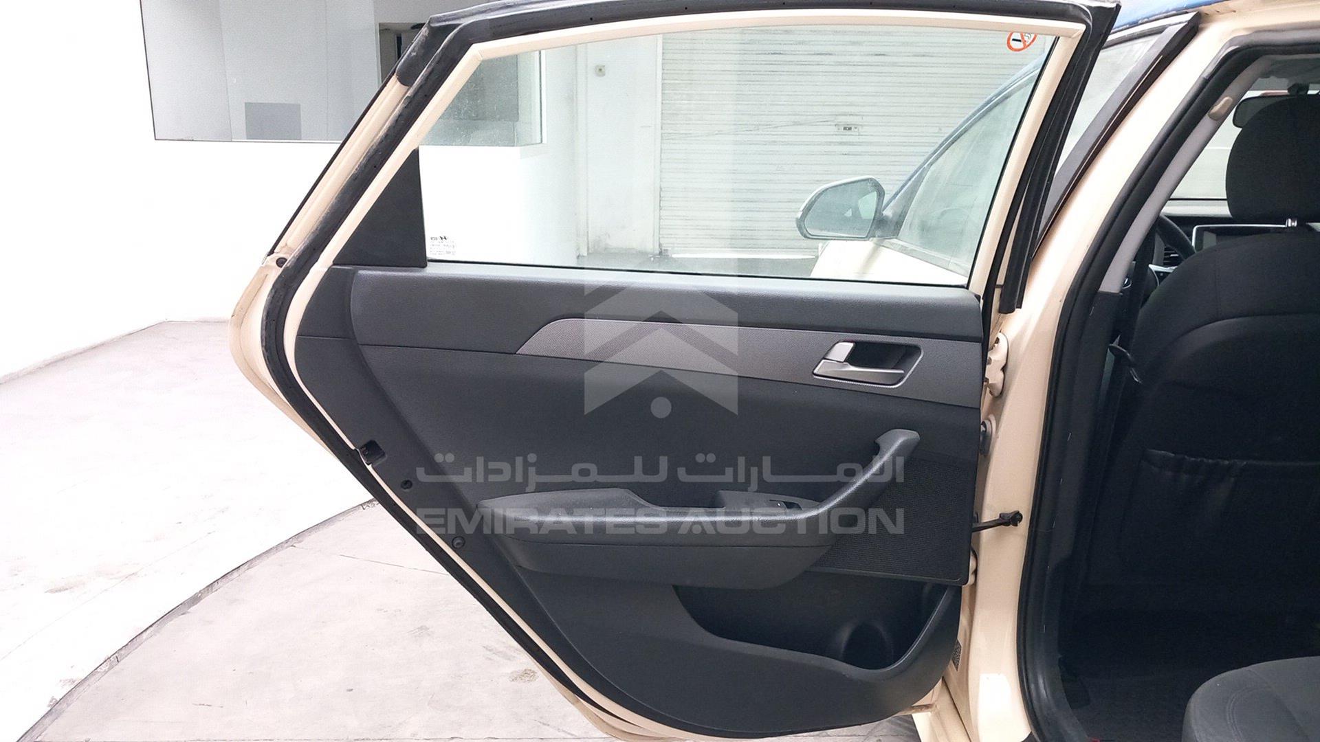 2019 HYUNDAI SONATA HYBRID VIN: KMHE24139KA093092