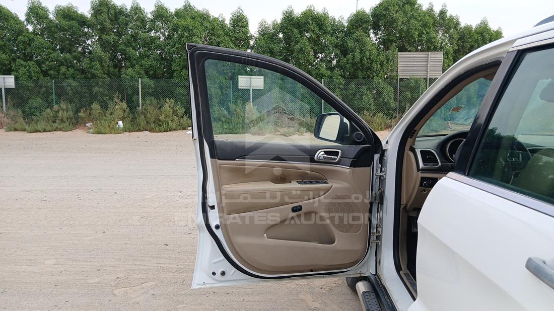 2014 Jeep Grand Cherokee — Front Left Door — Photo 14