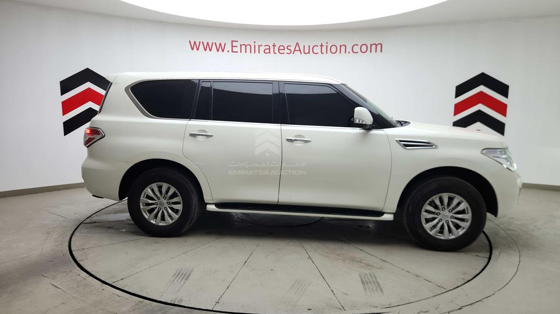 2015 Nissan Patrol — Right Full View — Photo 42