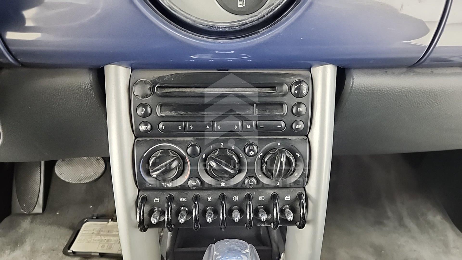 2007 MINI COOPER VIN: WMWRF31047TF92811