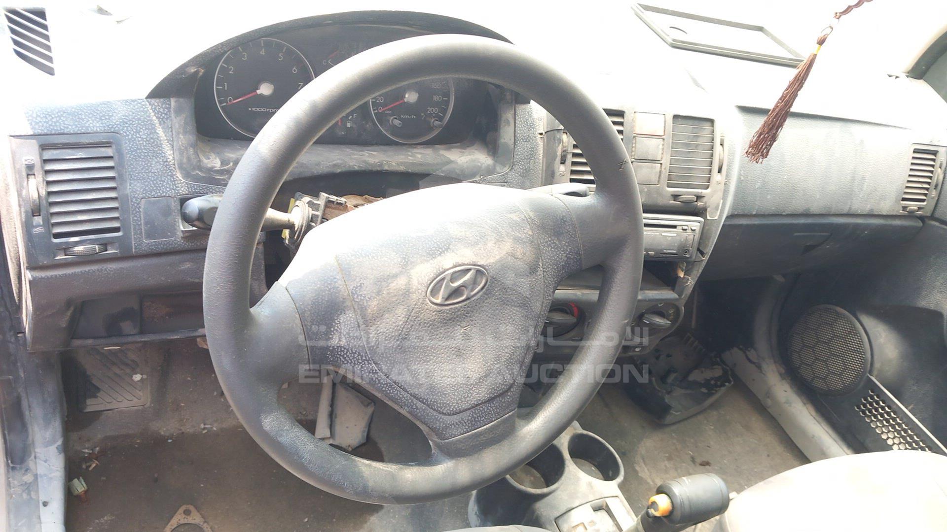 2004 HYUNDAI --- VIN: KMHBT51H44U182149