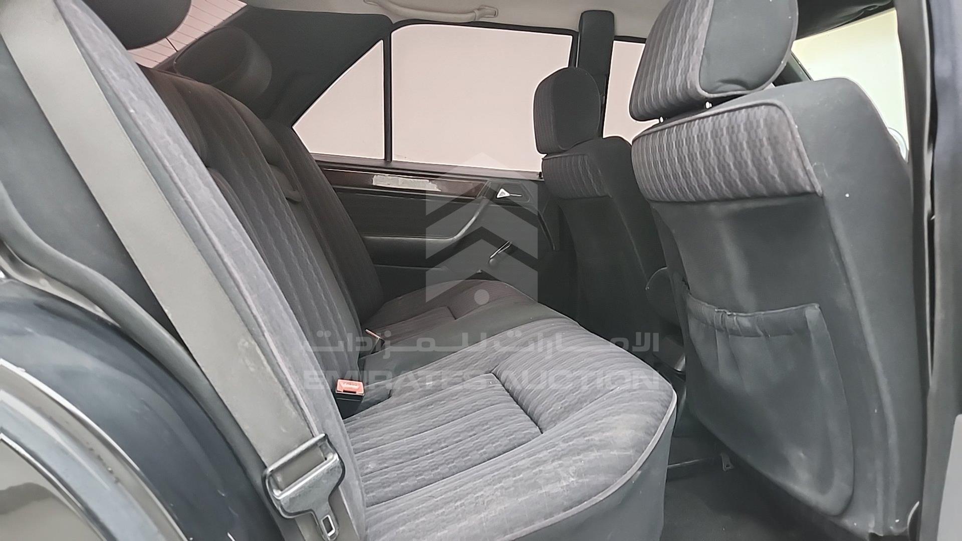 1992 MERCEDES E 300 VIN: WDB1240301B701480