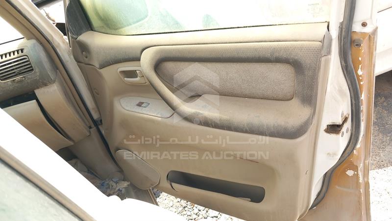 VIN: JTEHJ09J565123733 Auction: EmiratesAuction Lot: 404955 VIN: JTEHJ09J565123733 Toyota Land Cruiser 2006 WHITE Photo 25