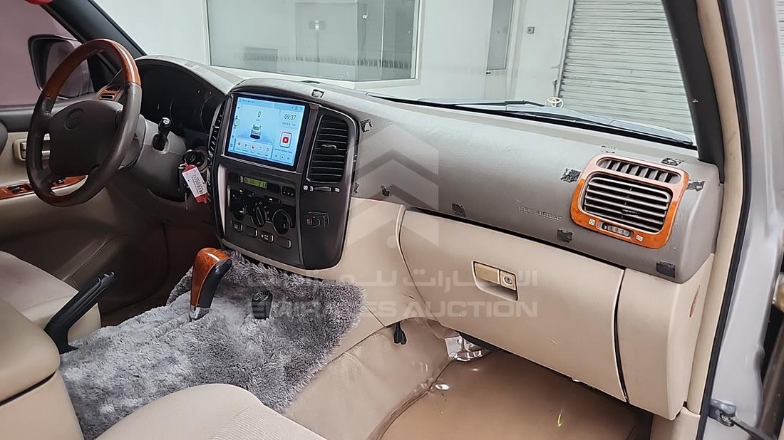 2006 Toyota Land Cruiser — Front Right Passenger Dashboard View — Photo 29