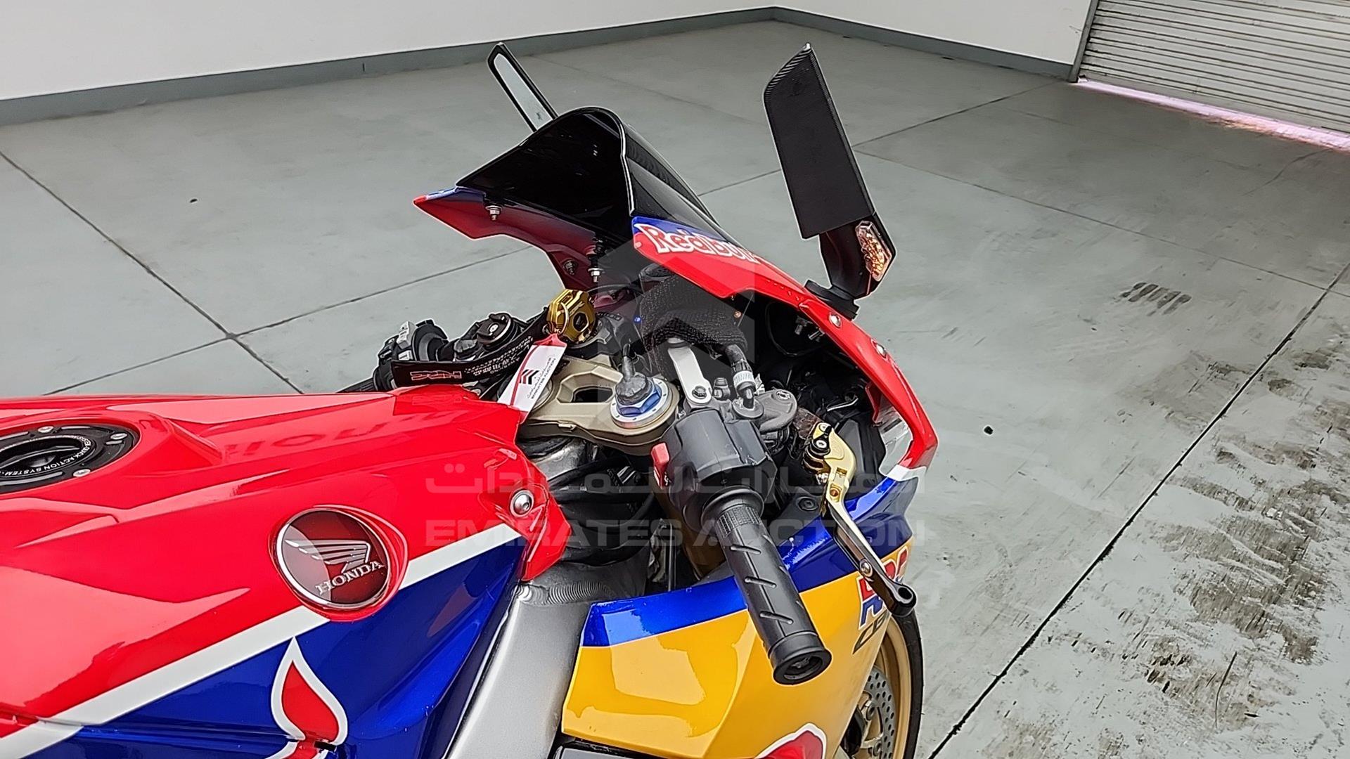 2019 HONDA CBR VIN: JH2SC77G2KK200002