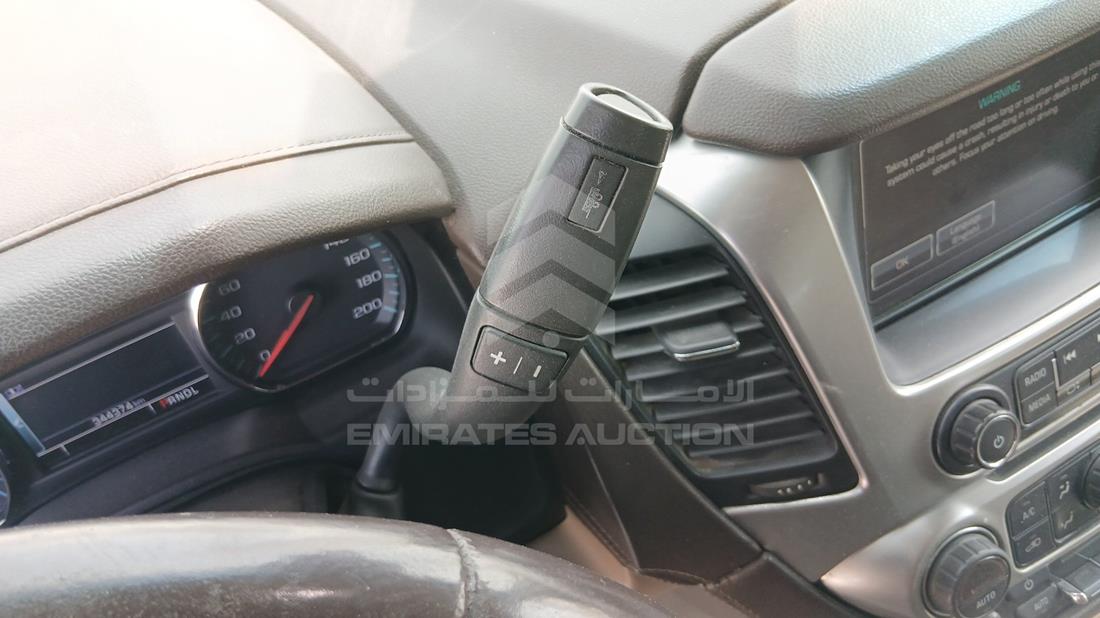 2019 Chevrolet Suburban — Gear View — Photo 18
