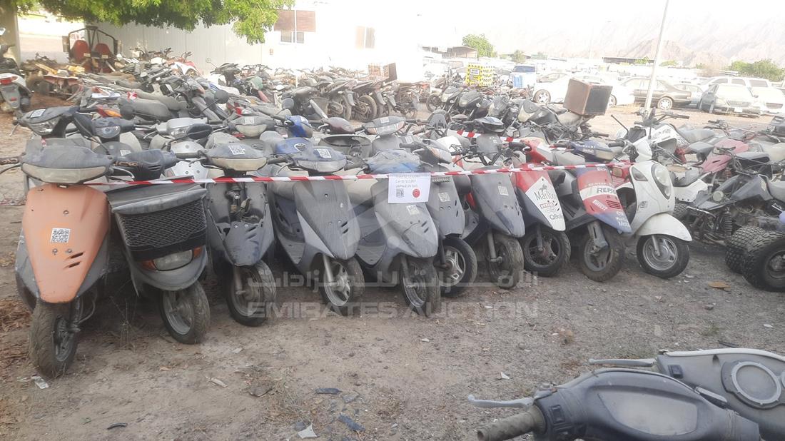 20 Scooter - Scrap without document — Full Front View — Photo 2