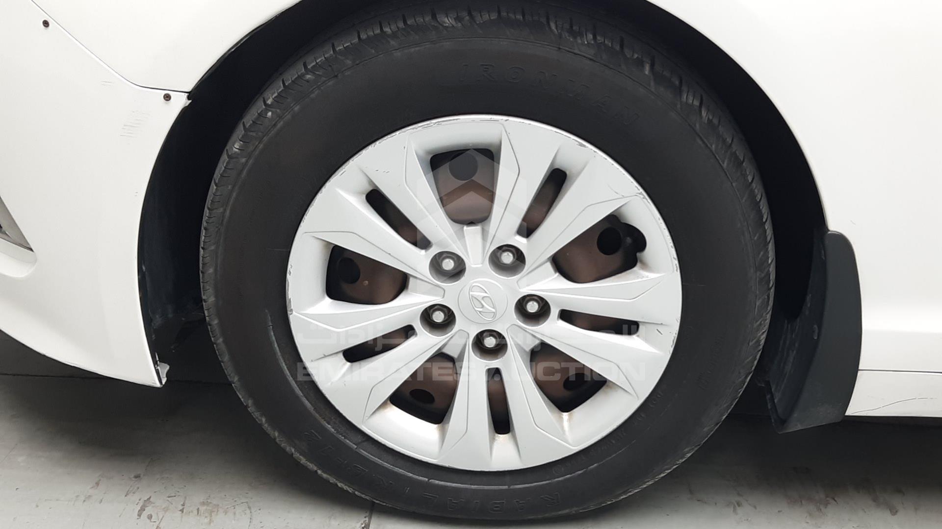2016 HYUNDAI SONATA VIN: KMHE241G1GA122482